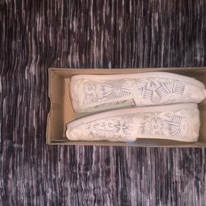 Beige Toms